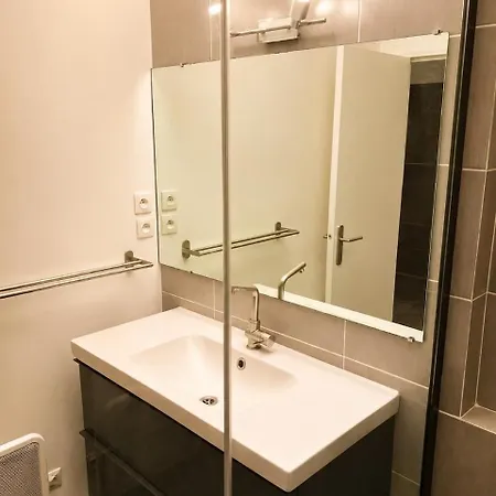 Elegant 44m² Flat With Balcony • Paris *