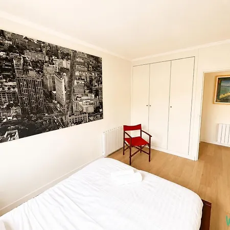 Elegant 44m² Flat With Balcony • Paris *