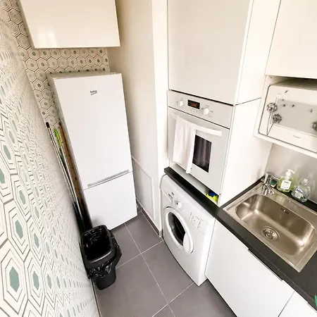 Elegant 44m² Flat With Balcony • Paris * Neuilly-sur-Seine